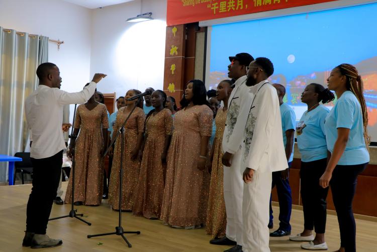 A joint choir featuring CIUoN students and Afristar Railway staff harmonized beautifully in the song "When Will the Bright Moon Appear?"